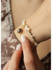 L'Atelier de Gaia Pozłacana bransoletka z perłami i turkusami rozmiar: onesize. Białe bransoletki damskie L'Atelier de Gaia, pozłacane. Za 82.99 zł.