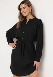 Czarna Sukienka z Wiązaniem w Talii z Koszulową Górą Leandia. Czarne sukienki damskie Born2be, bez wzorów, eleganckie, bez ramiączek. W wyprzedaży za 93.49 zł.