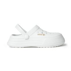 Domowe kapcie CONCORD z ciepłą wyściółką i wkładką z pianki EVA. Białe kapcie damskie Izas. W wyprzedaży za 121.70 zł.