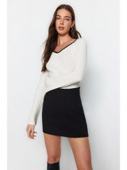 Trendyol Sweter w kolorze białym rozmiar: L. Białe swetry klasyczne damskie Trendyol, l, ze splotem, bez kołnierzyka. Za 70.57 zł.