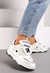 Białe Sneakersy na Płaskiej Podeszwie Ozdobione Napisami Griefra. Białe obuwie sportowe damskie Renee, z materiału, bez zapięcia. Za 89.99 zł.