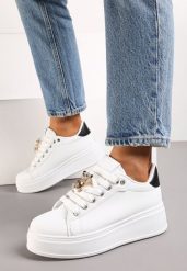 Biało-Czarne Sznurowane Sneakersy na Platformie z Ekoskóry z Ozdobnym Misiem Neonda. Białe obuwie sportowe damskie Born2be, bez zapięcia. Za 109.99 zł.