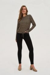 Jeansy rurki czarne. Czarne jeansy damskie MOODO. Za 139.99 zł.