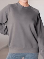 Bluza w stylu basic - brązowy. Brązowe bluzy damskie Sinsay, l, bez wzorów, bez kaptura. W wyprzedaży za 15.99 zł.