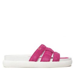 Klapki Nessi. Czerwone klapki damskie Nessi, bez wzorów, bez obcasa, bez zapięcia. Za 339.99 zł.