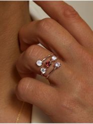 Les Petites Précieuses Srebrny pierścionek z kamieniami szlachetnymi rozmiar: 54. Czerwone pierścionki damskie Les Petites Précieuses, z granatem, srebrne. Za 168.95 zł.