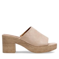Klapki Clara Barson. Brązowe klapki damskie Clara Barson, bez wzorów, bez obcasa, bez zapięcia. Za 59.99 zł.