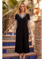 SOULSHAE Sukienka w kolorze czarnym rozmiar: XXL/3XL. Czarne sukienki damskie SOULSHAE, bez wzorów, z wiskozy, bez ramiączek. Za 124.95 zł.