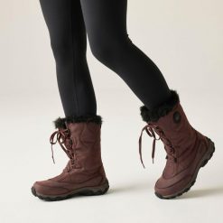 Damskie buty trekkingowe Regatta Kirkwood. Brązowe obuwie trekkingowe damskie Regatta, bez zapięcia. Za 391.30 zł.