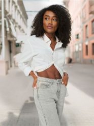 Jeansy high waist - szary. Szare jeansy damskie Sinsay, z podwyższonym stanem. W wyprzedaży za 33.99 zł.