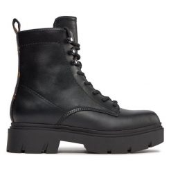 Trapery Guess. Czarne trapery damskie Guess, bez zapięcia. Za 669.99 zł.