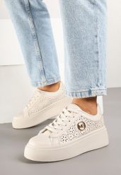 Jasnobeżowe Sneakersy na Platformie Zdobione Ażurową Perforacją i Aplikacją Camioria. Brązowe obuwie sportowe damskie Born2be, z jeansu, bez zapięcia. Za 79.99 zł.