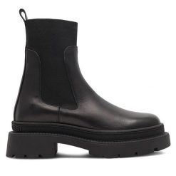 Botki GINO ROSSI. Czarne botki damskie Gino Rossi, bez obcasa, na płaskiej podeszwie, bez zapięcia. Za 399.99 zł.