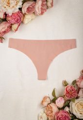 Różowe Majtki Bezszwowe Stringi Genevra. Czerwone stringi Renee, bez wzorów, z jeansu. Za 4.99 zł.