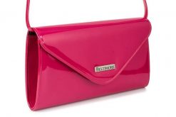 Lakierowana kopertówka różowa BELTIMORE M78. Czerwone torebki klasyczne damskie z lakierowanej skóry, lakierowane, bez dodatków. Za 81.30 zł.