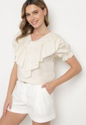 Beżowa Bluzka z Wiskozą i Falbankami Fadevia. Brązowe bluzki damskie Born2be, uniwersalny, bez wzorów, z jeansu, eleganckie, bez kołnierzyka, bez ramiączek. Za 74.99 zł.