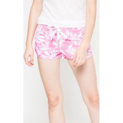 Superdry - Szorty. Szare spodenki sportowe damskie Superdry, z poliesteru. W wyprzedaży za 89.90 zł.