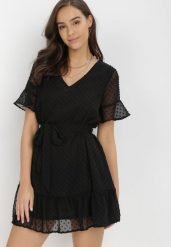 Czarna Sukienka Acalopei. Czarne sukienki damskie Born2be, bez wzorów, z materiału, bez ramiączek. Za 189.99 zł.