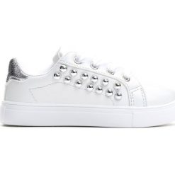 Białe Buty Sportowe Running Wild. Białe buty sportowe dziewczęce Born2be, z materiału. Za 49.99 zł.