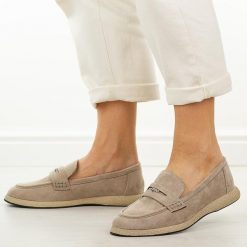 Beżowe mokasyny damskie Vinceza 62273. Brązowe mokasyny damskie VINCEZA, na lato, z jeansu, z okrągłym noskiem, bez obcasa. Za 159.00 zł.