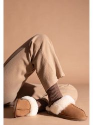 Gooce Wełniane kapcie "Wispper" w kolorze jasnobrązowym rozmiar: 41. Brązowe kapcie damskie Gooce, z wełny. Za 173.99 zł.