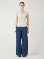 YAS Koszulka w kolorze białym rozmiar: M. Białe bluzki damskie YAS, m, bez wzorów, z koronki, bez kołnierzyka, bez ramiączek. Za 109.26 zł.