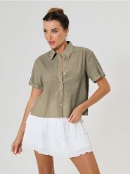 Bawełniana koszula z krótkim rękawem - zielony. Zielone koszule damskie Sinsay, l, bez wzorów, z bawełny, bez kołnierzyka, bez ramiączek. Za 39.99 zł.