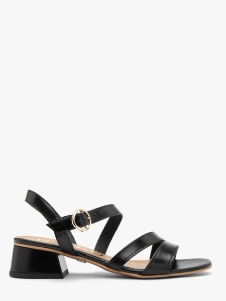 Czarne sandały na niskim słupku. Czarne sandały damskie Ryłko, bez wzorów, ze skóry, bez obcasa, na obcasie, bez zapięcia. W wyprzedaży za 279.99 zł.