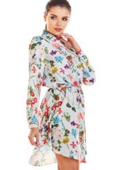 Koszulowa sukienka w kwiaty szmizjerka z kołnierzykiem i paskiem ecru. Sukienki damskie Sukienki.shop, bez wzorów, biznesowe, bez ramiączek. Za 139.00 zł.