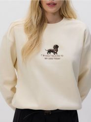 Bluza z ozdobnym haftem - kremowy. Białe bluzy damskie Reserved, l, bez wzorów, z bawełny, bez kaptura. W wyprzedaży za 79.99 zł.