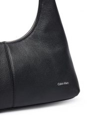 Calvin Klein Torebka Slouchy Leather Shoulder Bag LV04F3657G Czarny. Czarne torebki klasyczne damskie Calvin Klein, ze skóry, bez dodatków. Za 899.99 zł.