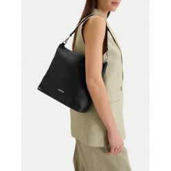 Torebka Lasocki. Czarne torebki klasyczne damskie Lasocki, bez dodatków. Za 169.99 zł.