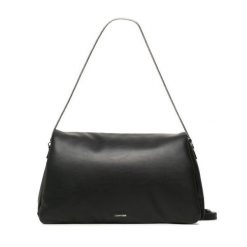 Torebka Calvin Klein. Czarne torebki klasyczne damskie Calvin Klein, bez dodatków. Za 849.99 zł.