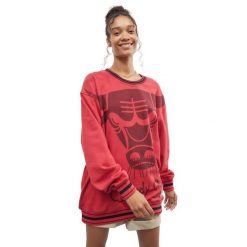 Bluza sportowa damska Mitchell&Ness NBA Chicago Bulls oversize. Czerwone bluzy damskie Mitchell & Ness, m, bez wzorów, z bawełny, bez kaptura. Za 176.00 zł.