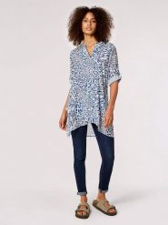 Apricot Bluzka w kolorze biało-niebieskim rozmiar: XXL. Białe bluzki damskie Apricot, xxl, bez wzorów, z asymetrycznym kołnierzem, bez ramiączek. Za 78.99 zł.