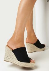 Czarne Klapki Peep Toe na Plecionym Koturnie Esadima. Czarne klapki damskie Born2be, bez wzorów, z otwartym noskiem, bez obcasa, na koturnie, bez zapięcia. Za 84.99 zł.
