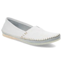 Białe Półbuty Armodo Skórzane Wygodne Buty. Białe półbuty damskie Armodo, na wiosnę, bez wzorów, ze skóry, bez obcasa, bez zapięcia. Za 209.00 zł.