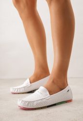 Białe Ażurowe Mokasyny ze Skórzaną Wkładką Ozdobione Przeszyciami Sylilise. Białe mokasyny damskie Born2be, z jeansu, bez obcasa. Za 99.99 zł.