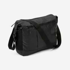 Torba turystyczna Forclaz Travel Compact 15 l. Czarne torby sportowe Decathlon, bez wzorów, z materiału, duże. Za 29.99 zł.