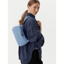Torebka Tommy Jeans. Niebieskie torebki klasyczne damskie Tommy Jeans, z jeansu, bez dodatków. Za 249.99 zł.