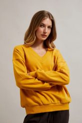 Bluza z dekoltem w serek i długimi rękawami pomarańczowa. Brązowe bluzy damskie MOODO, m, bez wzorów, z bawełny, bez kaptura. W wyprzedaży za 34.98 zł.