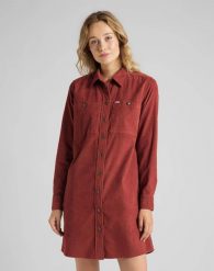 LEE WORKSHIRT DRESS DAMSKA SUKIENKA KOSZULOWA RED OCHRE L50SMROE 112111408. Brązowe sukienki damskie Lee, bez wzorów, bez ramiączek. Za 199.99 zł.