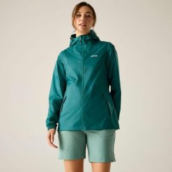 Kurtka trekkingowa damska Pack It Jacket III kieszonkowa przeciwdeszczowa. Niebieskie kurtki sportowe damskie Regatta, bez wzorów, z softshellu, bez kaptura. Za 149.99 zł.