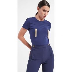 T-shirt ELISABETTA FRANCHI. T-shirty damskie Elisabetta Franchi, bez wzorów, bez kołnierzyka. W wyprzedaży za 553.77 zł.