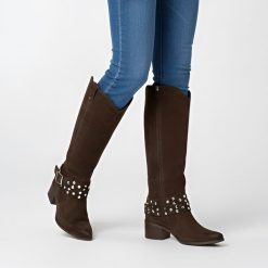 Kozaki damskie Karino, wysoka welurowa cholewka ze skóry i na stabilnym klocku, brązowe, 5784-05-F. Brązowe kozaki damskie Karino, ze skóry, przed kolano, bez obcasa, na obcasie, bez zapięcia. Za 696.99 zł.