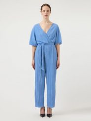 YAS Kombinezon w kolorze błękitnym rozmiar: 34. Niebieskie kombinezony damskie YAS, bez wzorów, z tkaniny, bez kołnierzyka, bez ramiączek. Za 91.99 zł.