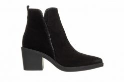 Botki Bayla-159 4916 003-F Czarny Welur 159182, Skóra naturalna - 38. Czarne botki damskie Bayla, z gumy, eleganckie, bez obcasa, bez zapięcia. W wyprzedaży za 269.10 zł.