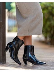 Belucci Botki w kolorze czarnym rozmiar: 38. Czarne botki damskie Belucci, eleganckie, bez obcasa, bez zapięcia. Za 144.95 zł.