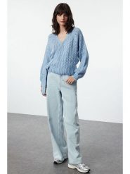 Trendyol Sweter w kolorze błękitnym rozmiar: L. Niebieskie swetry klasyczne damskie Trendyol, l, bez kołnierzyka. Za 73.99 zł.