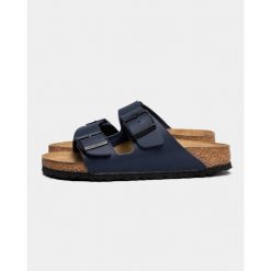 Klapki damskie Birkenstock Arizona. Niebieskie klapki damskie Birkenstock, bez wzorów, z materiału, bez obcasa, bez zapięcia. Za 392.05 zł.
